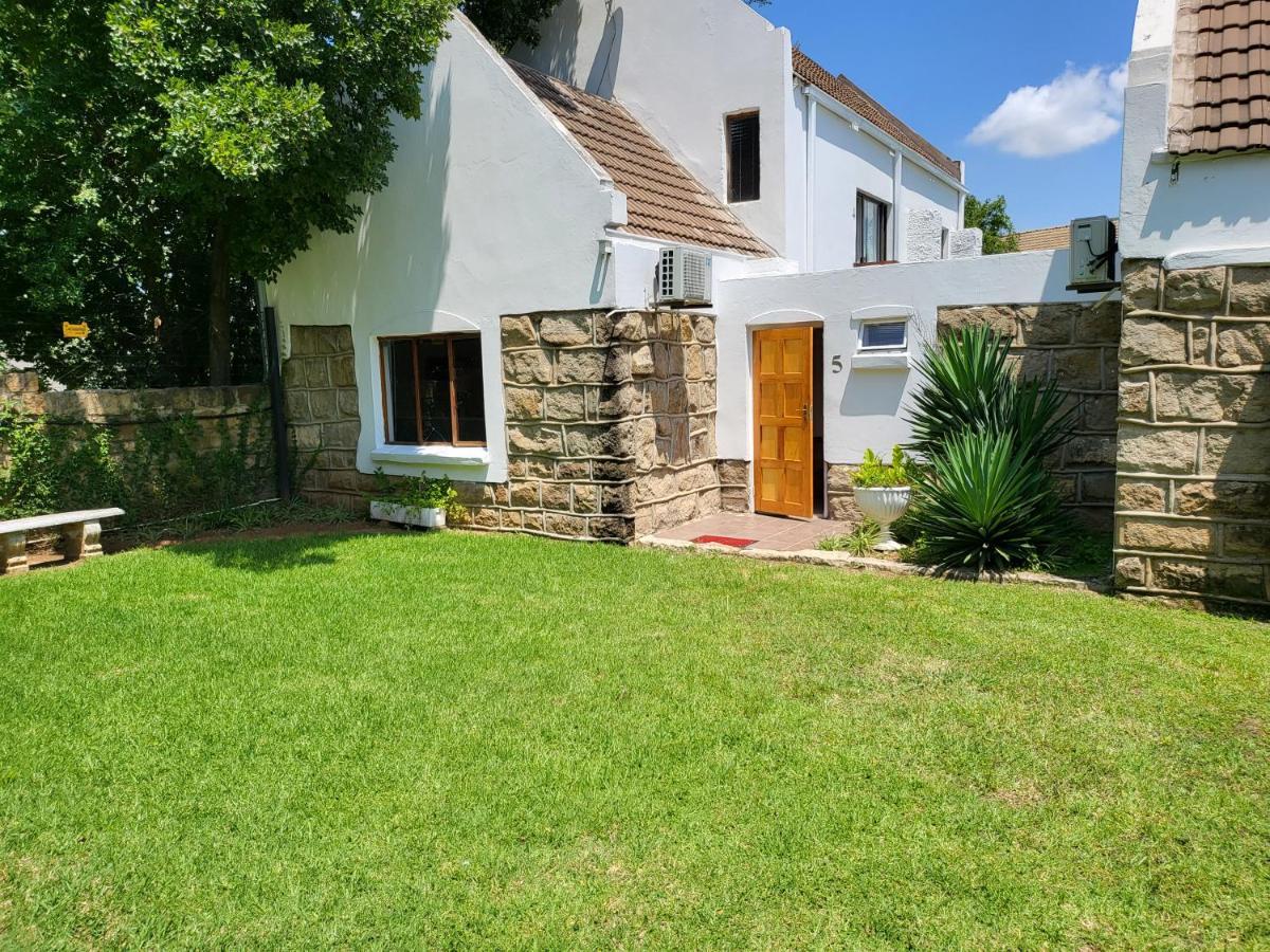 Sandstone Kroonstad Exterior photo